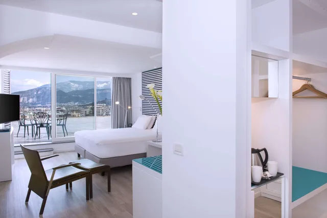 غرفة تنفيذية بسرير مزدوج بإطلالة على البحر، Hilton Sorrento Palace 7/8