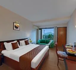 Room, Valley View، THE PINE CREST 1/1