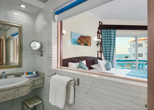 غرفة سوبيريور بسريرين منفصلين بإطلالة على المسبح، Dreams Beach Resort Sharm El Sheikh 3/5