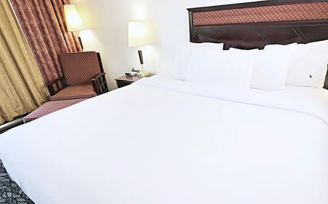 Standard, King Bed, Lelux Hotel 5/7