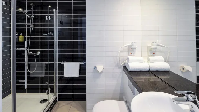 جناح بسرير فردي بغرفة نوم واحدة مع أريكة، Holiday Inn Express Amsterdam Arena Towers 4/5
