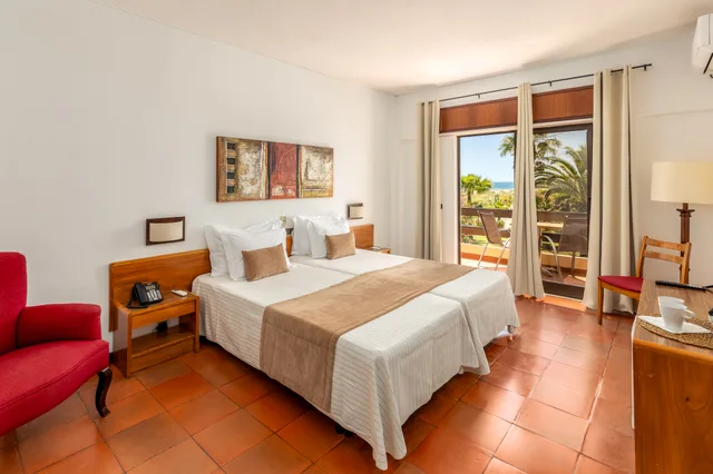 غرفة بسرير مزدوج أو سريرين منفصلين بإطلالة على الحديقة، Praia Da Lota Resort Apartments 1/4