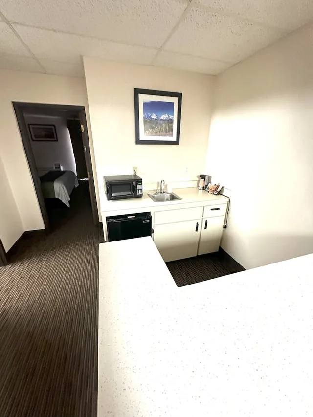 جناح سوبيريور بسرير كينج مع أريكة، Wyndham Garden Salina Conference Center 5/8