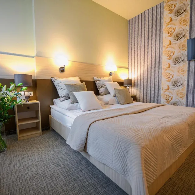غرفة بسرير مزدوج بحمام خاص، HOTEL KAZIMIERZ III 1/10