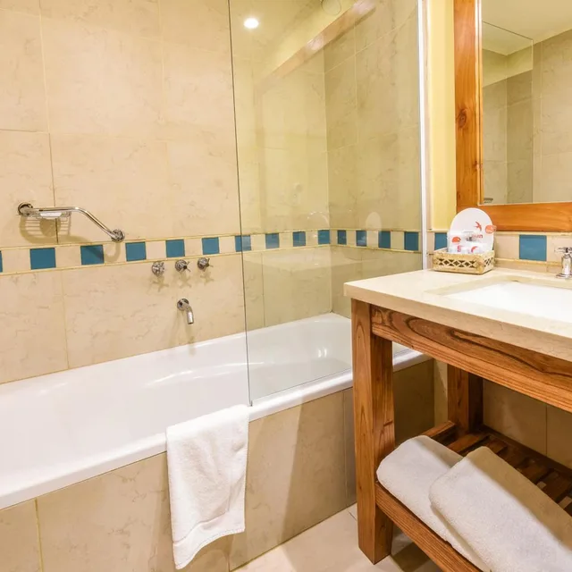 Superior, Double Bed, Lake View, Mirador del Lago Hotel 5/6