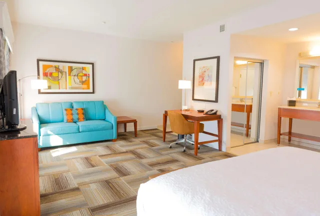 غرفة بسرير مزدوج، Hampton Inn Suites Riverside Corona East 3/5