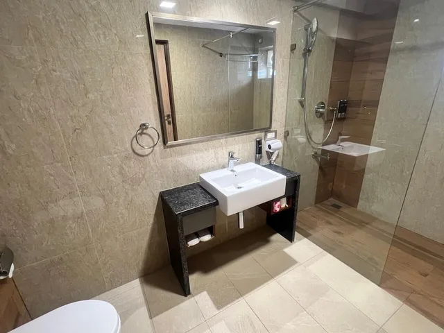 جناح سوبيريور بسرير كينج بإطلالة على المدينة، Sai Towers 4/4