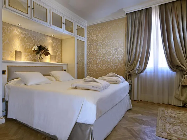 غرفة كلاسيكية بسرير مزدوج، Hotel Ai Reali di Venezia, an SLH Hotel 1/3