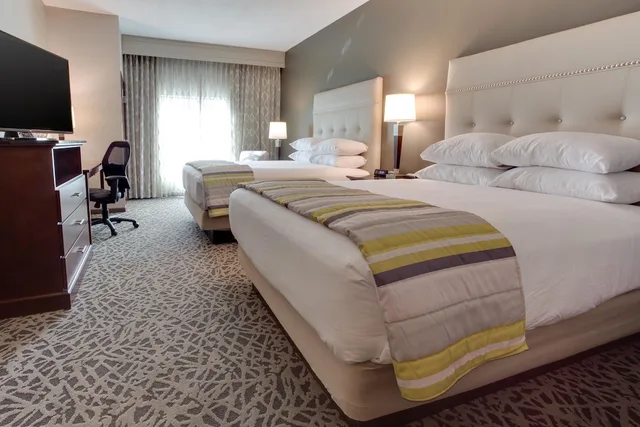 غرفة بسريرين كوين في طابق مرتفع، Drury Inn & Suites Columbus Polaris 3/8