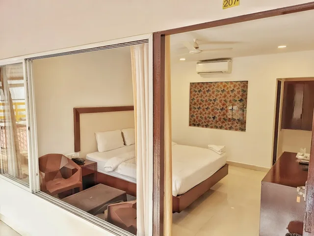 غرفة ديلوكس بسرير مزدوج بإطلالة على المسبح، Beach Walk Resort - Goa 3/4