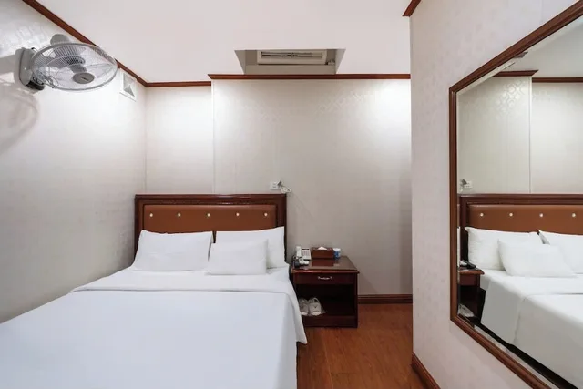 Standard, Queen Bed, A25 Hotel 221 Bach Mai 1/4