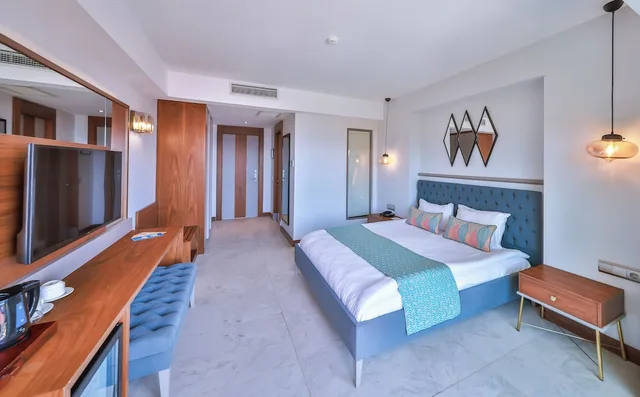 غرفة فاخرة بسرير كوين بإطلالة على البحر، Molino Hotel 2/5