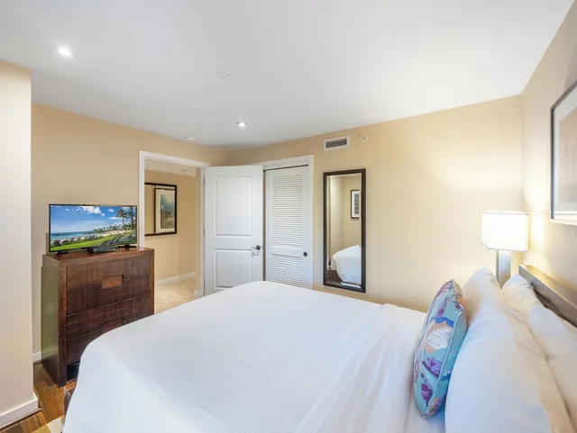 فيلا ديلوكس بسرير كينج وسريرين كوين بإطلالة على الحديقة مع أريكة، Ocean Villas At Turtle Bay 3/10