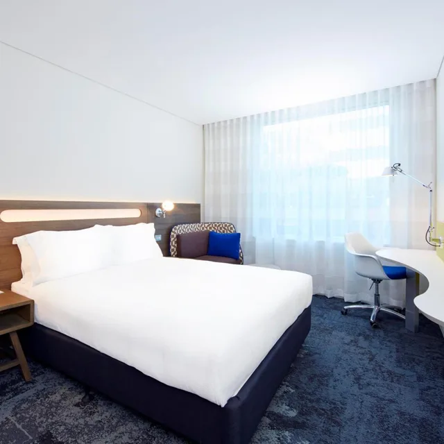 غرفة قياسية بسرير كينج وسرير كوين، Holiday Inn Express Sydney Macquarie Park 3/10