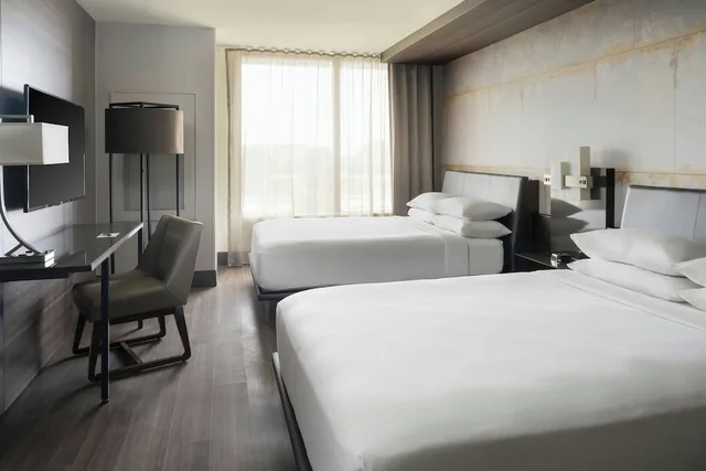 غرفة كلوب بسريرين كوين لذوي الإعاقة، North Charleston Marriott 1/3