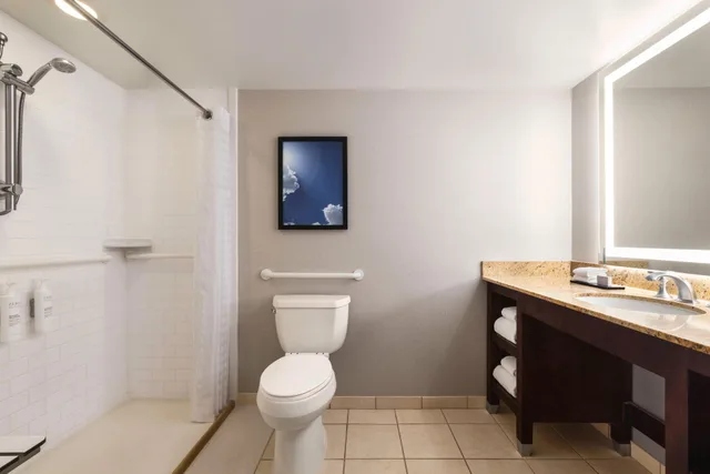 Suite, Accessible, Embassy Suites by Hilton Kansas City Overland Park 3/4