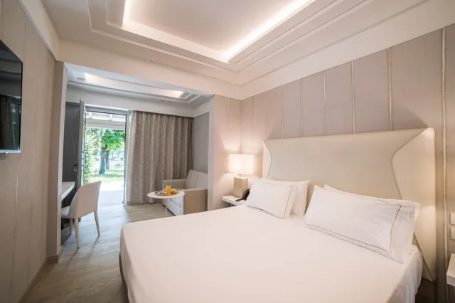 1 Bedroom, Park, Junior Suite, Queen Bed, Sofa، Splendido Bay Luxury Spa Resort 1/4