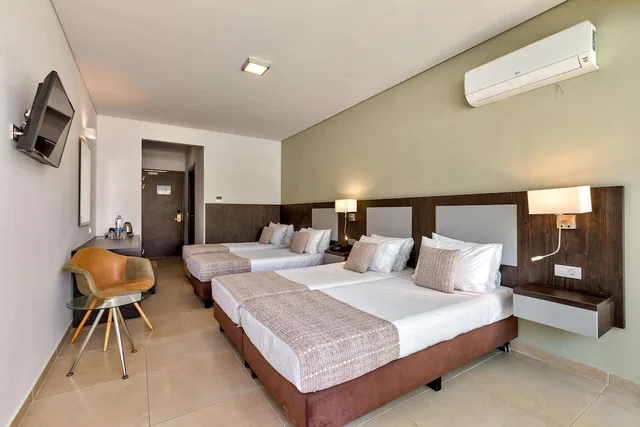 Family, 1 Double and 1 Single Bed, Land View، White Olive Premium Laganas 2/8