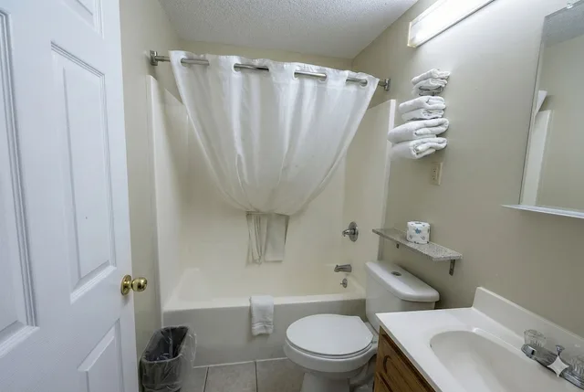 جناح بسريرين كوين بغرفتي نوم بمطبخ صغير، Hotel O Englewood-South Denver CO 4/5