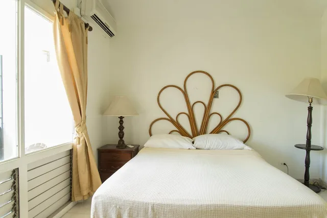 2 Bedrooms, Apartment, King Bed, Beach Side, Kitchen، Court Manor at Montego Bay Club 2/6