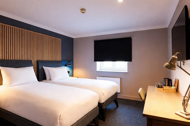 غرفة بسريرين منفصلين، Village Hotel Manchester Cheadle 3/9