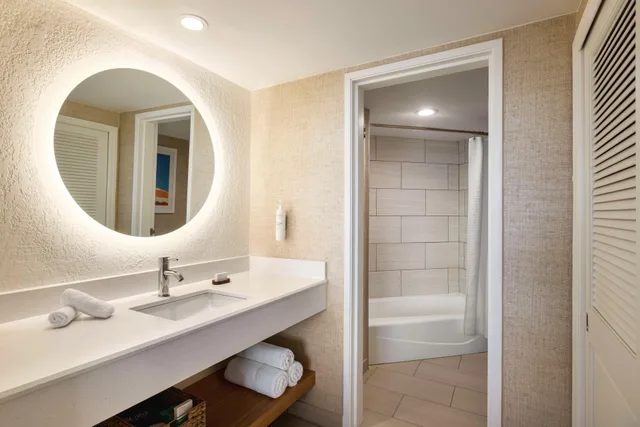 2 Rooms, Suite, 2 Queen Beds, Ocean Front، Embassy Suites by Hilton Deerfield Beach Resort & Spa 3/3