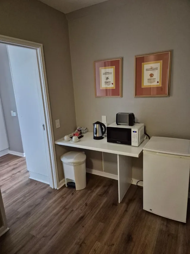 studio, Dolphin Beach Hotel 6/10