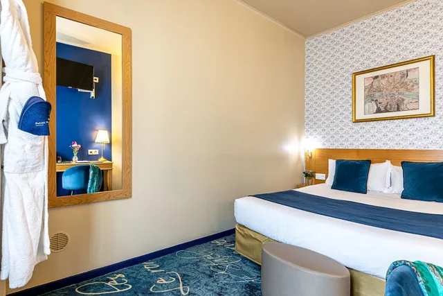 غرفة سوبيريور بسرير كوين، Hotel Romance Malesherbes By Patrick Hayat Formerly Romance Malesherbes 9/10