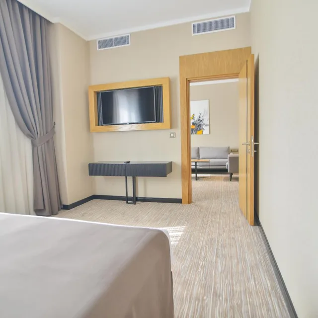 جناح جونيور بسرير كينج، Serenity Comfort Hotel 1/4