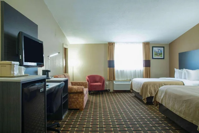 Deluxe, 2 Queen Beds, Quality Inn Raynham - Taunton 7/10