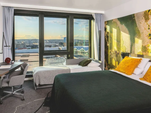 غرفة تنفيذية بسرير كوين مع أريكة، Novotel Paris Porte Versailles Hotel 2/5