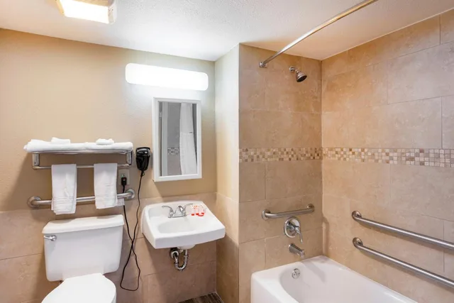 غرفة بسرير مزدوج لذوي الإعاقة، Hotel Port Allen LA I-10 West 10/10