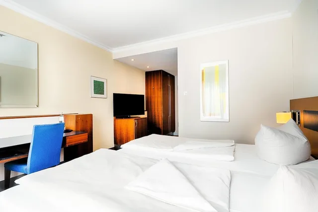 غرفة سوبيريور بسرير مزدوج بإطلالة على البحيرة لذوي الإعاقة، Welcome Hotel Meschede Hennesse 2/5