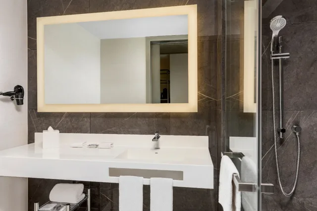 غرفة بسرير كينج بإطلالة على الجبل بشرفة، AC Hotel by Marriott Heredia Belen 4/4