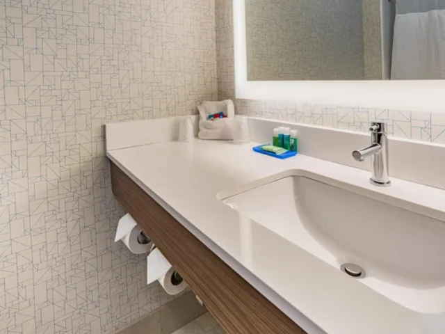 غرفة بسرير كينج، Holiday Inn Express Hotel And Suites Swansea 3/3