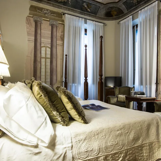 جناح جونيور، Hotel Burchianti 3/10
