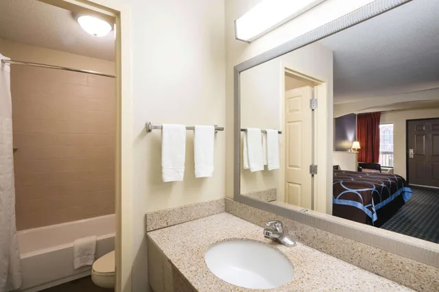 غرفة بسرير كينج، Days Inn By Wyndham Clarksville North 6/6