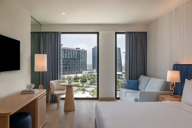 1 King Deluxe Plaza View Theme Park Access، Crowne Plaza Abu Dhabi Yas Island 6/8