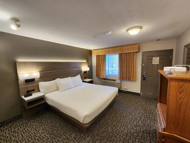 غرفة ديلوكس بسرير كينج، Days Inn by Wyndham Penticton Conference Centre 4/5