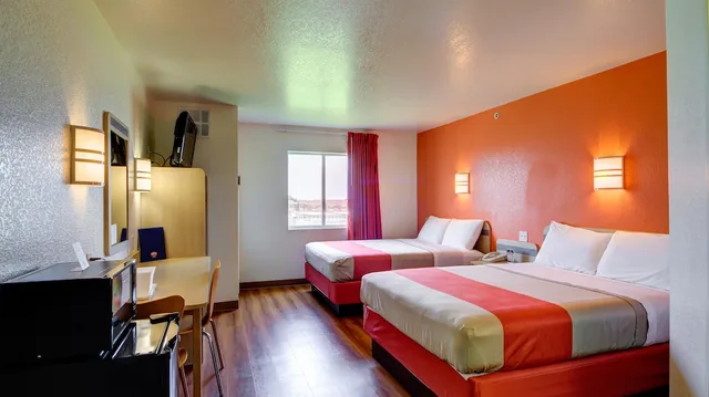 غرفة قياسية بسرير كينج للمدخنين، Motel6 El Reno, OK 2/6