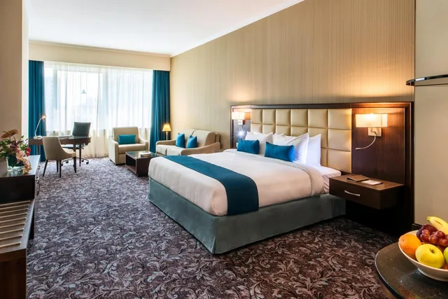 Deluxe, Double Bed, Side Sea View، Golden Tulip Doha 1/6