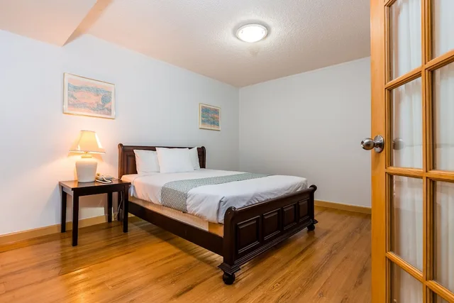 2 Bedrooms, Deluxe, Suite, King and Queen Bed, Partial Ocean View, Kitchen, Alupang Beach Tower 2/4