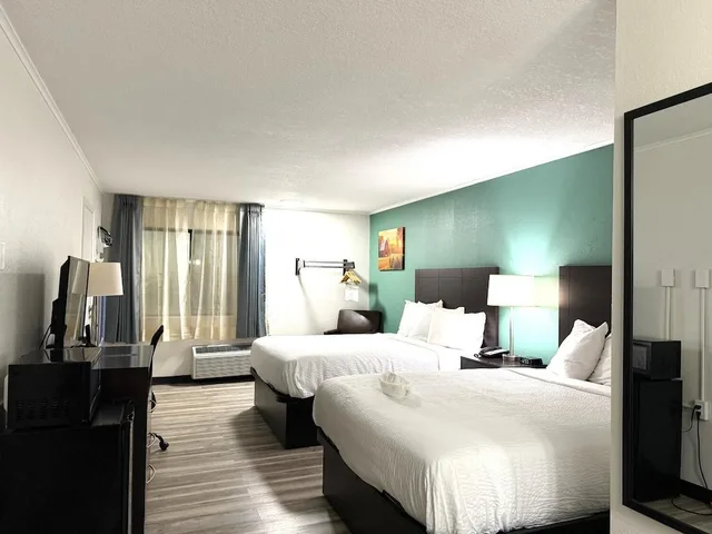 غرفة بسريرين كوين، Baymont Inn & Suites by Wyndham Newton IA 1/3