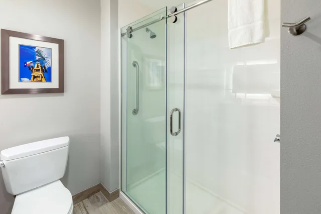 غرفة بسرير كينج، La Quinta Inn and Suites by Wyndham Round Rock East 5/7