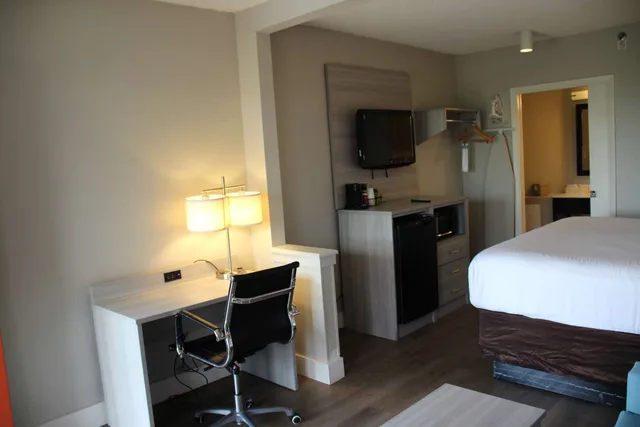 Room, King Bed, Balcony, Boca Suites Deerfield Beach, SureStay Collection by Best Western FL 6/8