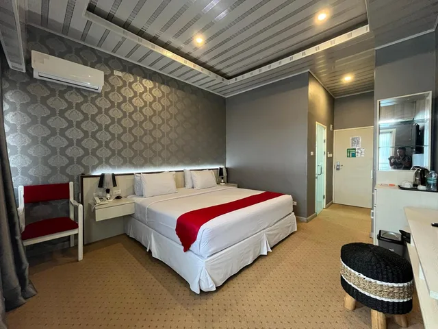غرفة ديلوكس بسرير كوين، Grand Tamaro Hotel Parapat 1/1