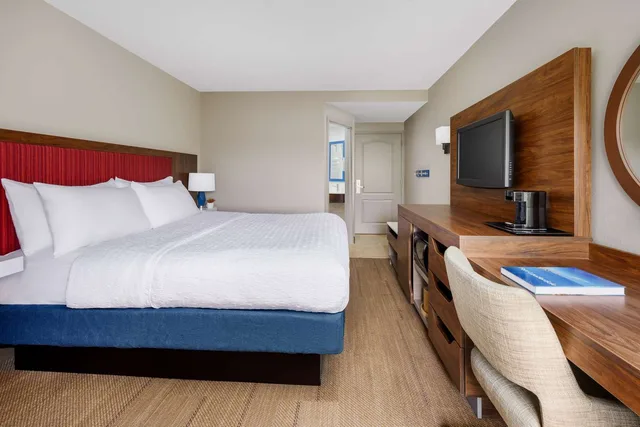 Room, King Bed, Hampton Inn Ft Lauderdale-Cypress Creek 1/5