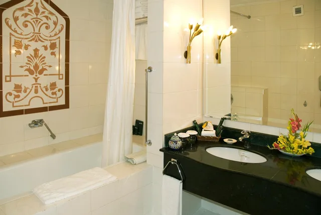 غرفة قياسية بسريرين منفصلين، Avari Hotel Lahore 5/6
