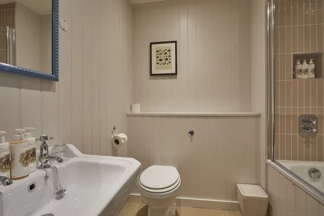 غرفة كلاسيكية بسرير كينج، Barnsdale Lodge Hotel And Restaurant 4/5