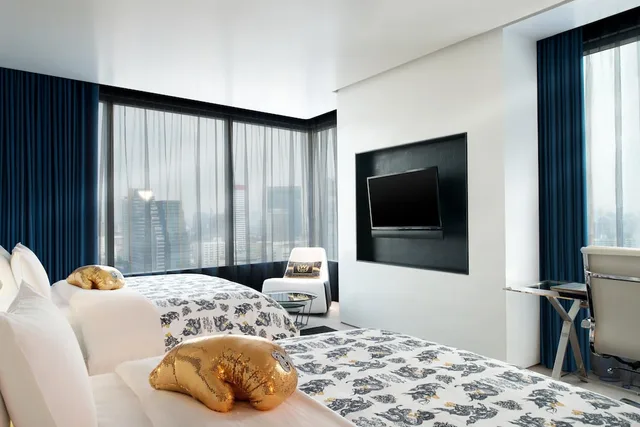 غرفة بريميير ركنية بسريرين كوين، W Bangkok Hotel 2/5